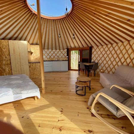 Yourte 2-4 Personnes Avec Spa Saint-Laurent-de-Lévézou Exterior foto