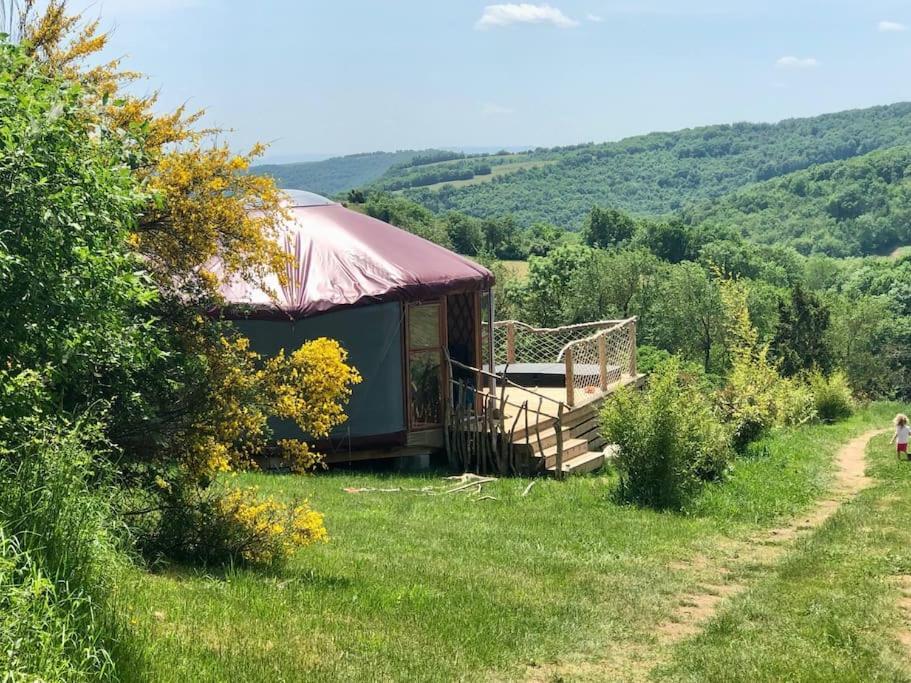 Yourte 2-4 Personnes Avec Spa Saint-Laurent-de-Lévézou Exterior foto